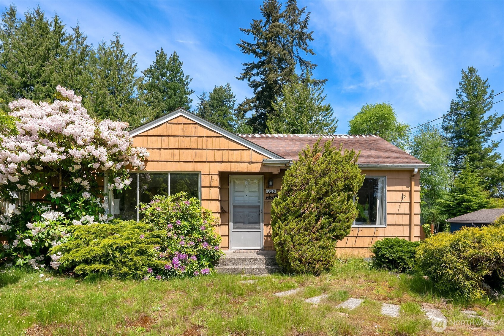 320 Northeast 185th Street Shoreline, WA 98155 - Photo 3 of 39