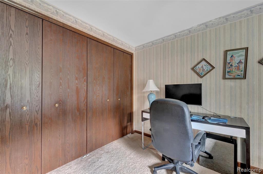 21931 Sunflower Road Novi, MI 48375 - Photo 21 of 34