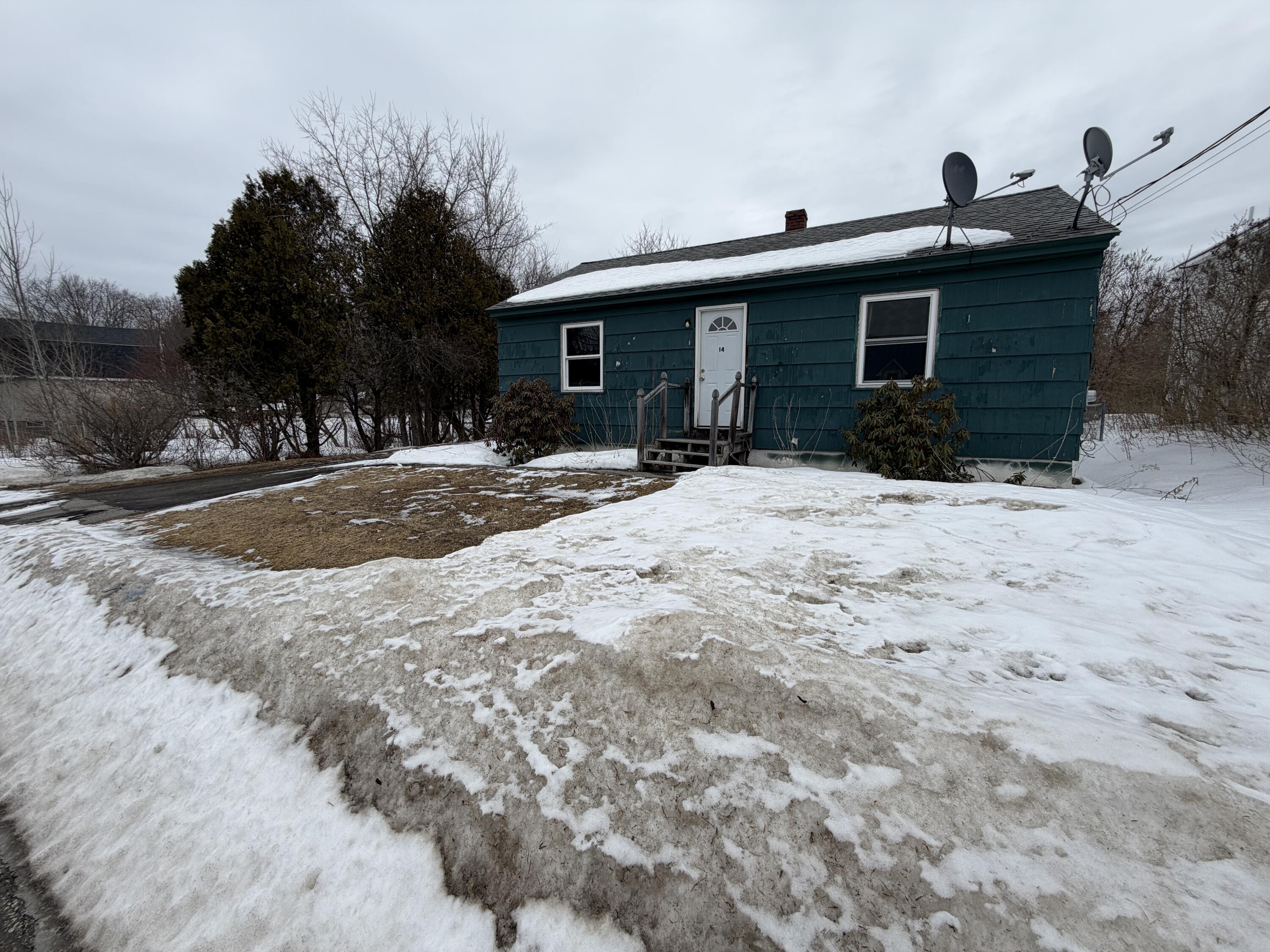 14 Day Road Brewer, ME 04412 - Photo 2 of 17 IMG_3329