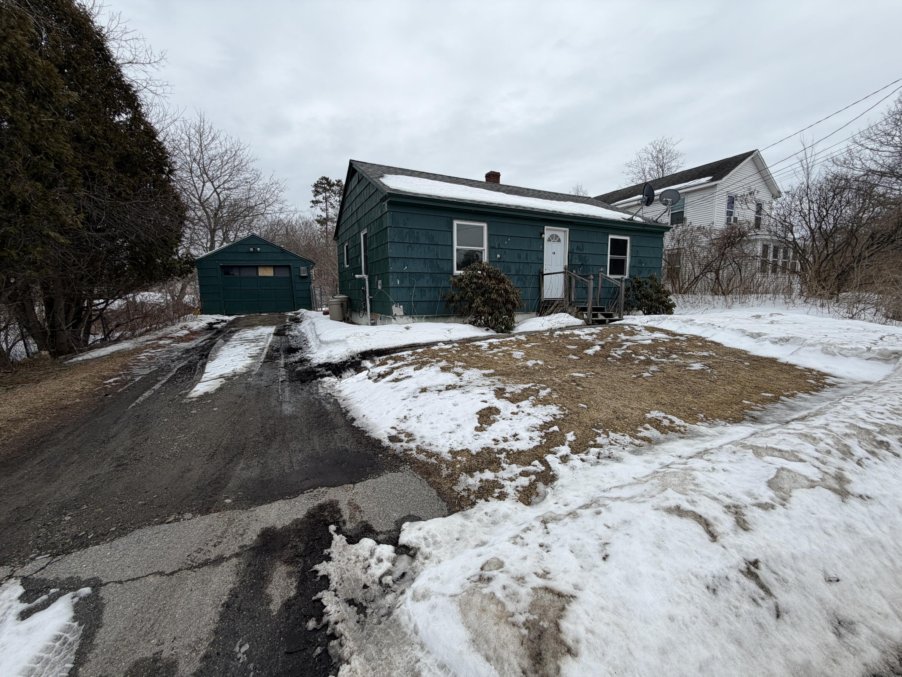 14 Day Road Brewer, ME 04412 - Photo 3 of 17 IMG_3328