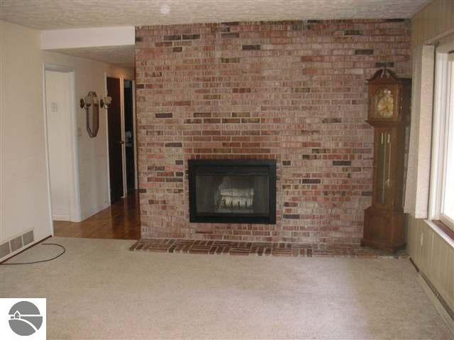 601 Bloomfield Road Traverse City, MI 49686 - Photo 2 of 15 1697008-1.JPG