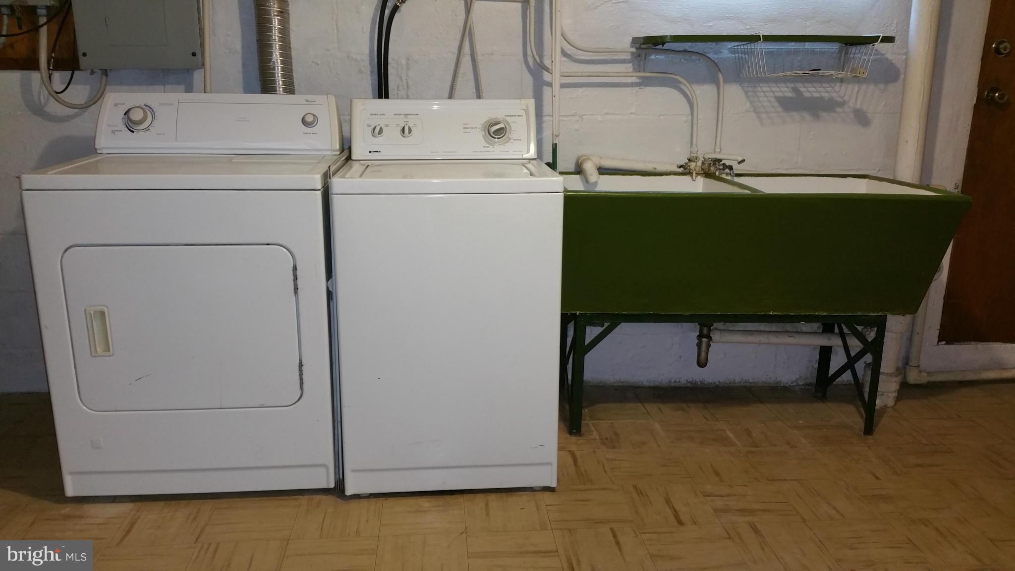 3902 Colchester Road Baltimore, MD 21229 - Photo 6 of 27 a utility room with dryer and washer