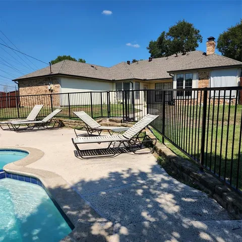 a view of a house with backyard and sitting area