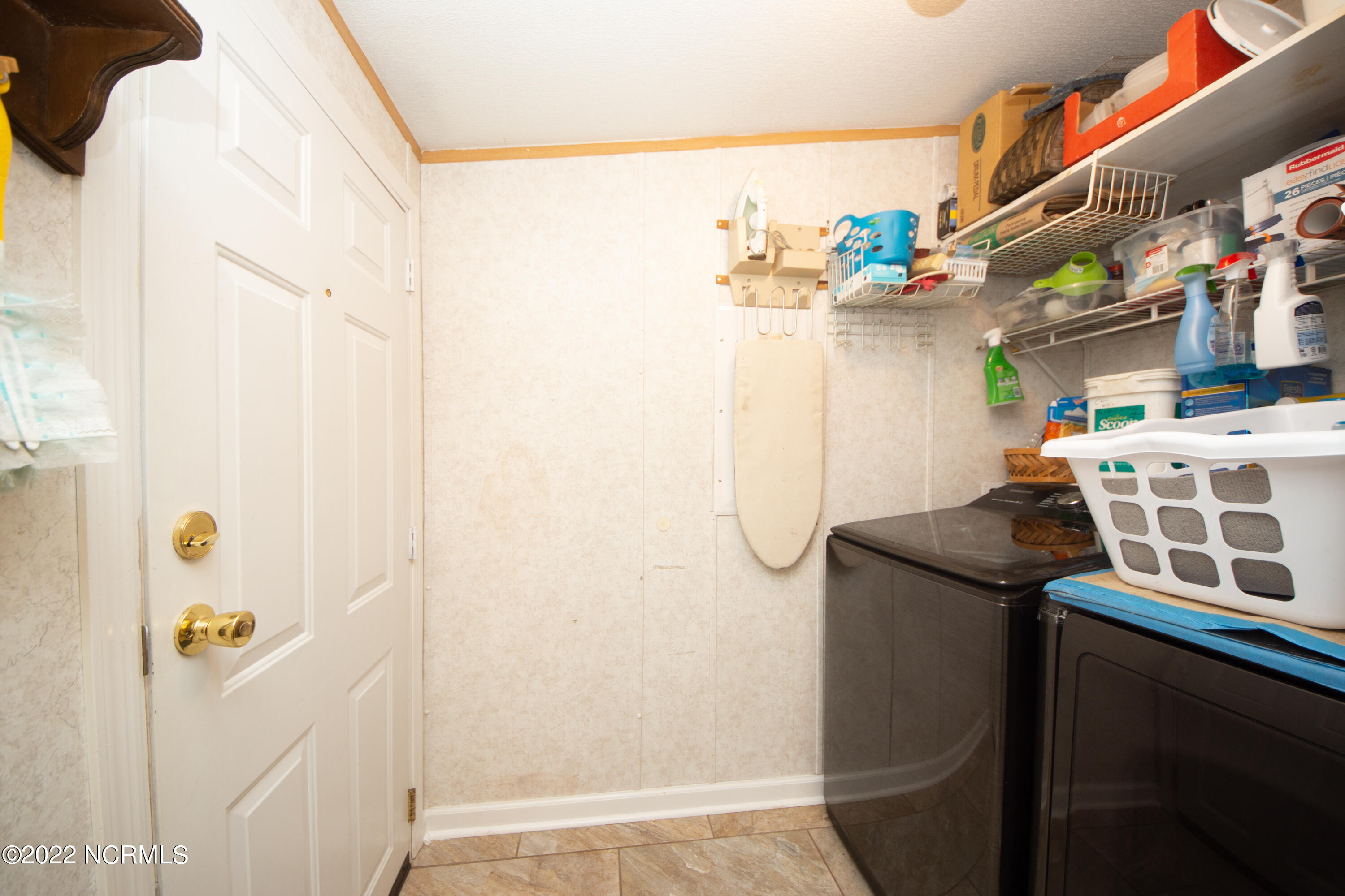 1552 Antioch Road New Bern, NC 28560 - Photo 33 of 46 Laundry room