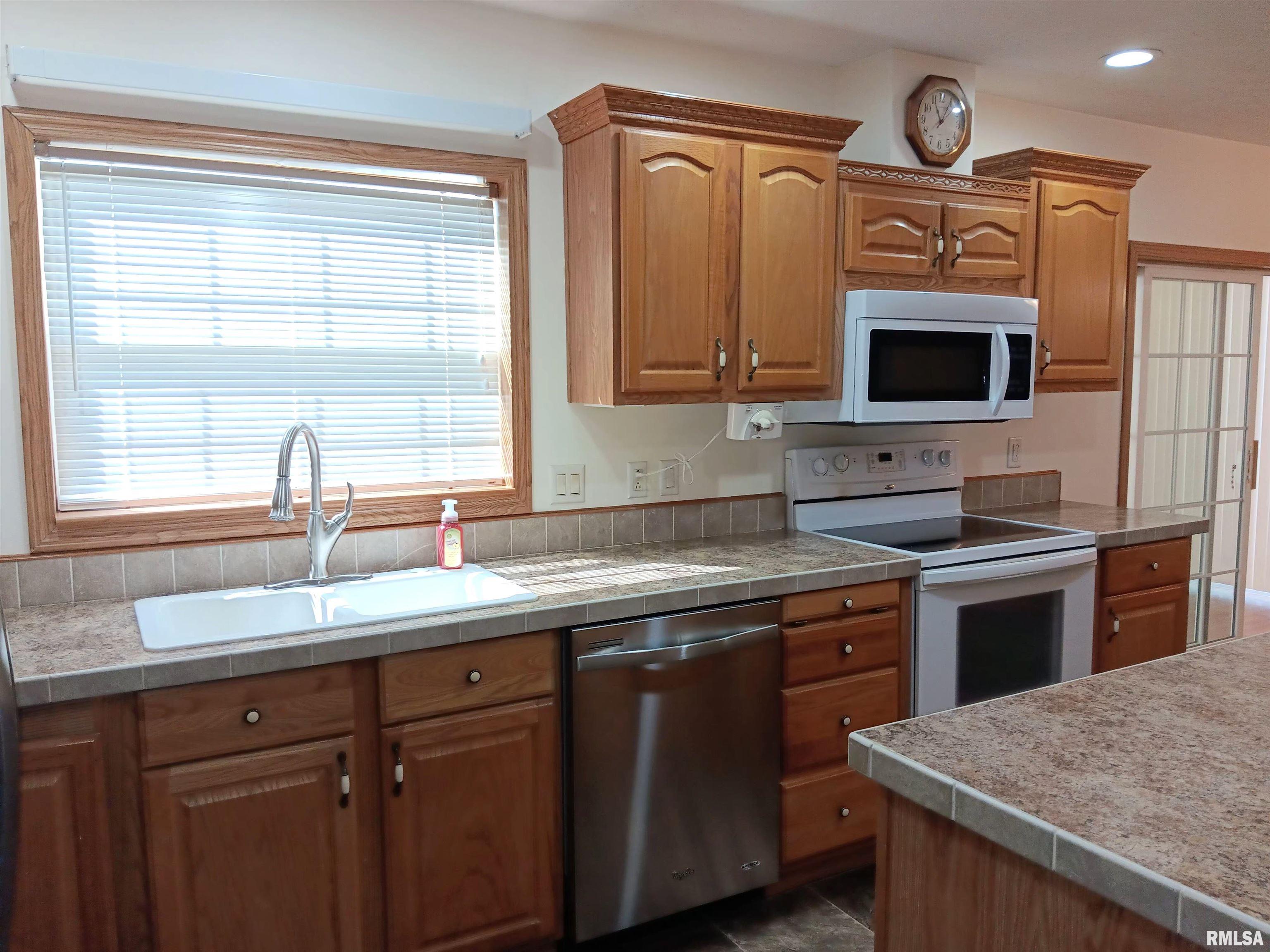 2800 Vía Rosso, Unit 142 Springfield, IL 62703 - Photo 15 of 32 Gallery Image 15
