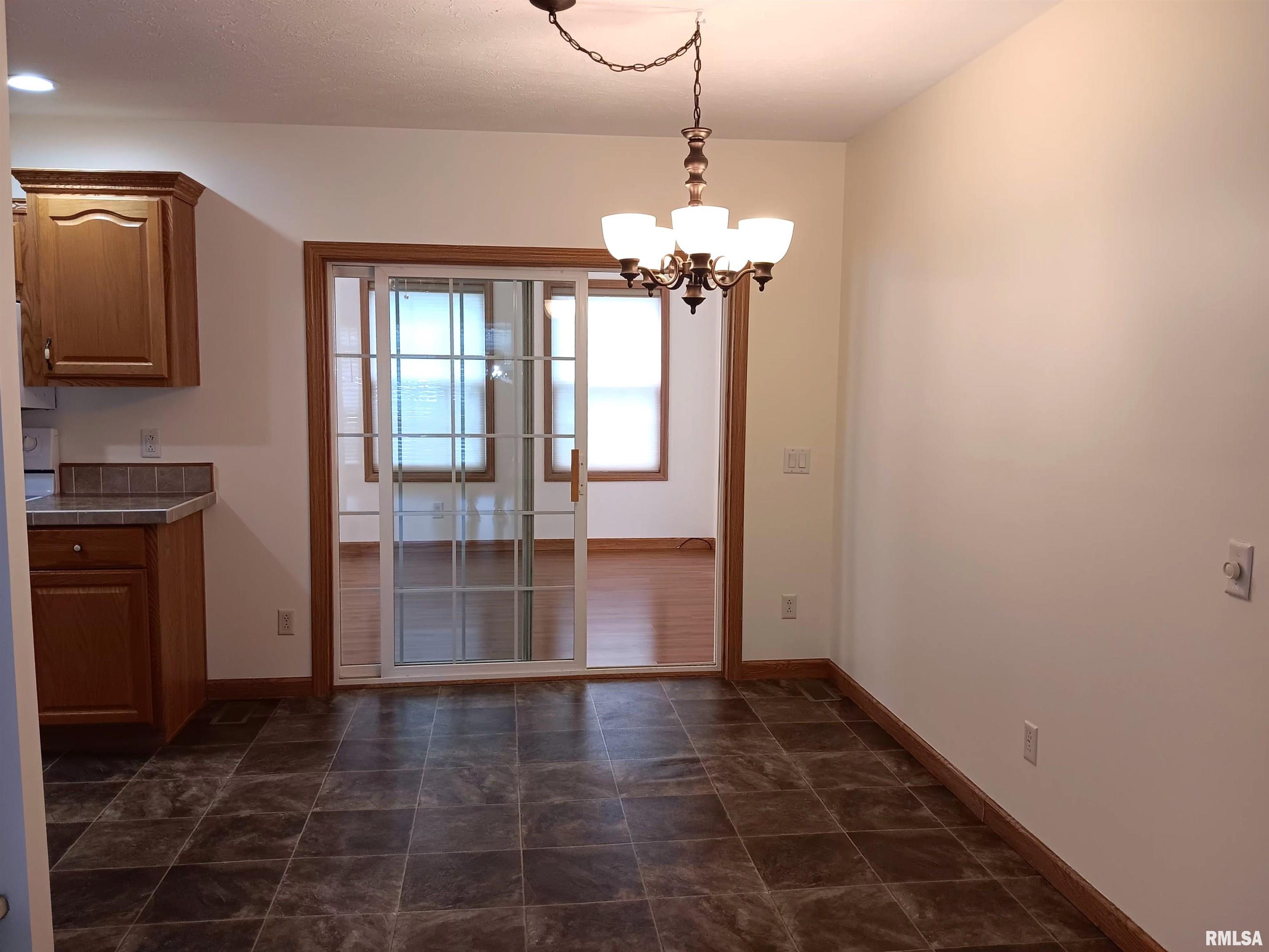 2800 Vía Rosso, Unit 142 Springfield, IL 62703 - Photo 17 of 32 Gallery Image 17