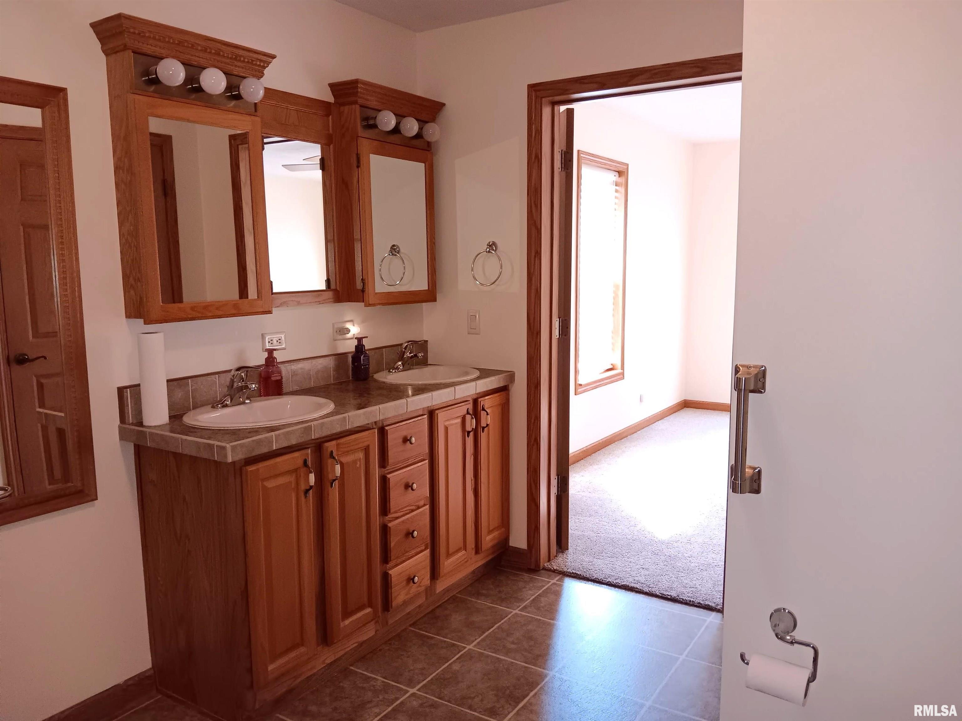 2800 Vía Rosso, Unit 142 Springfield, IL 62703 - Photo 22 of 32 Gallery Image 22