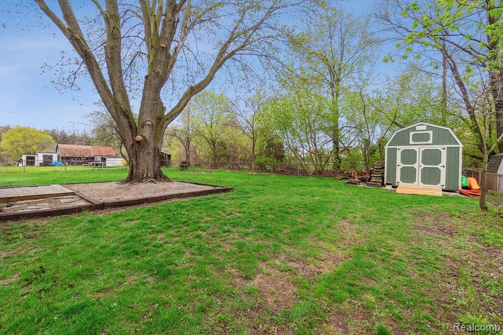 729 Henderson Road Howell, MI 48855 - Photo 22 of 32 Gallery Image 22