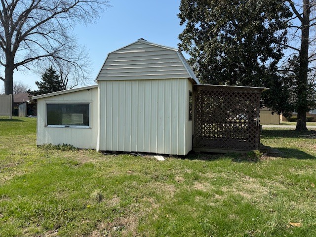 302 West Ward Street Energy, IL 62933 - Photo 29 of 37 a front view of a house with a garden