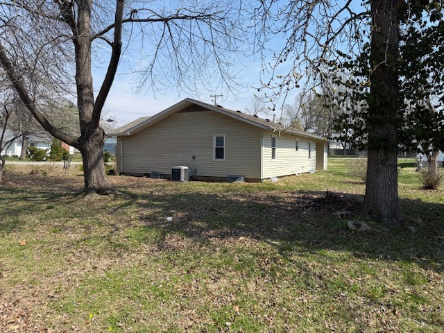 302 West Ward Street Energy, IL 62933 - Photo 34 of 37 a house with yard in front of it