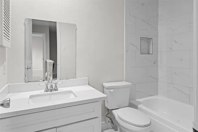 $2,100 | 10327 Gladewood Drive, Houston, TX 77041