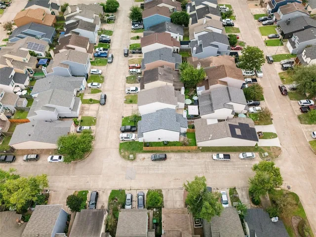 $2,100 | 10327 Gladewood Drive, Houston, TX 77041