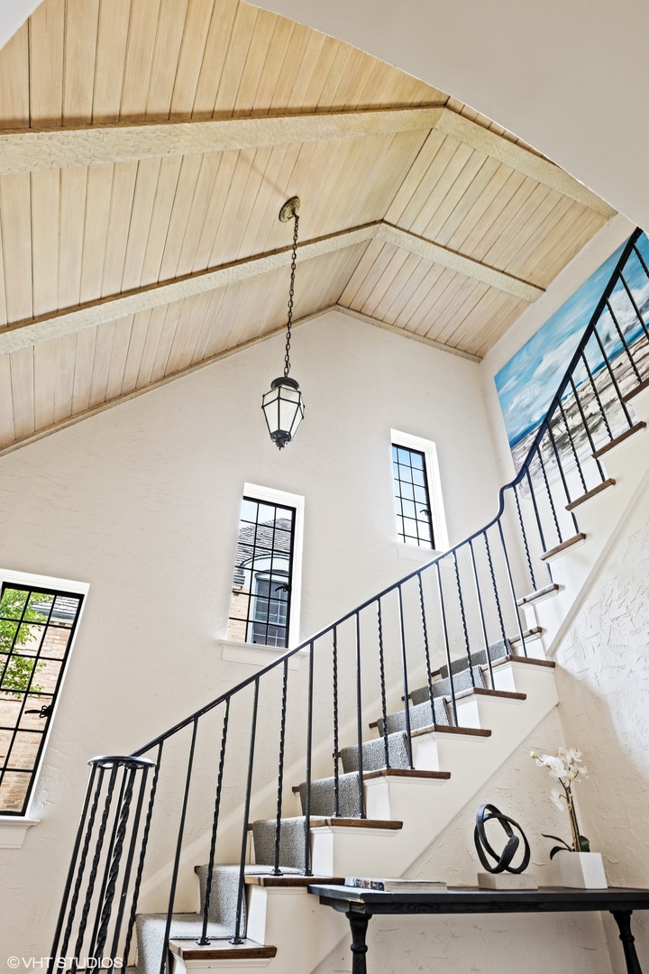 708 Kent Road Kenilworth, IL 60043 - Photo 5 of 42 a view of entryway