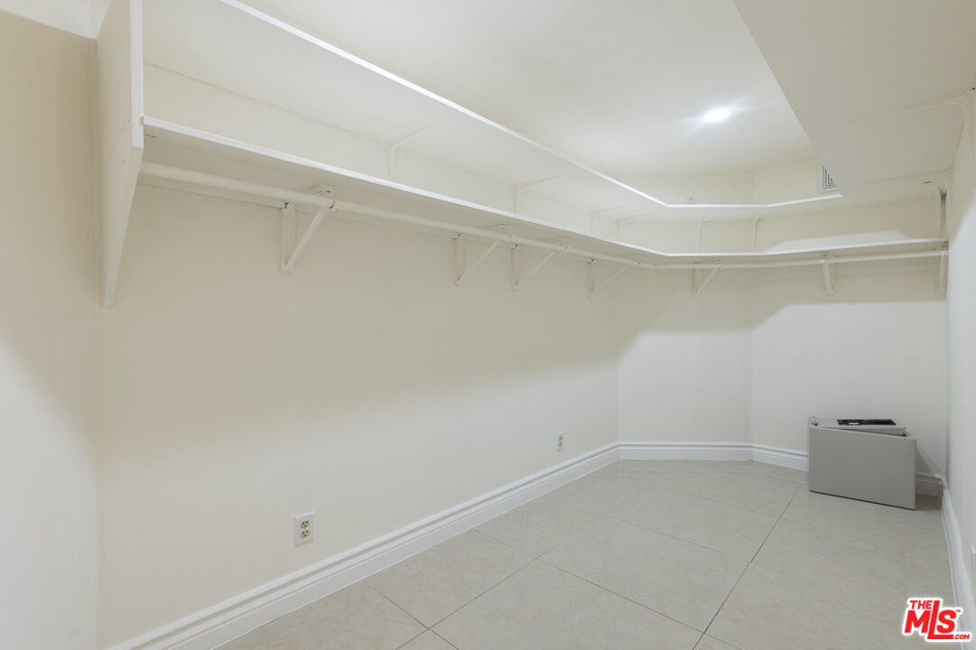 16379 Meadow Ridge Road West Encino, CA 91436 - Photo 29 of 36