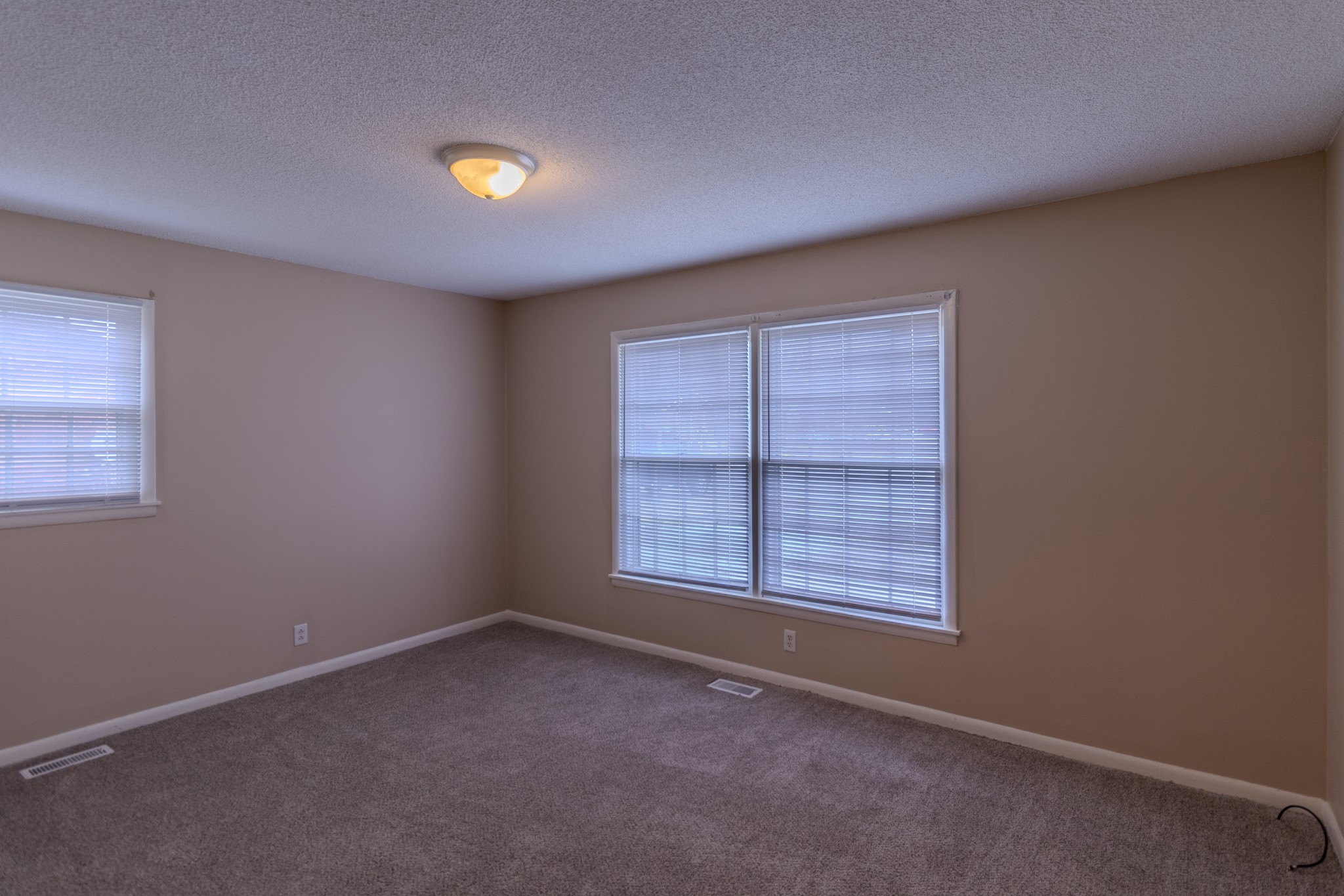 814 Riviera Drive Murfreesboro, TN 37130 - Photo 4 of 8 an empty room with a window