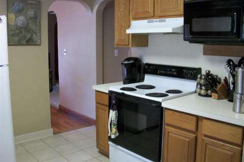 1169 Midland Road Saginaw, MI 48638 - Photo 4 of 19 20360987-3.JPG
