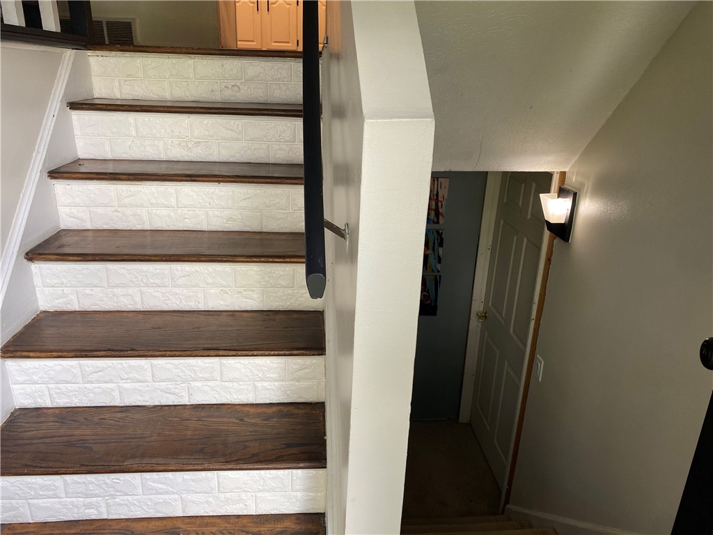 263 Edgett Street Arcadia, NY 14513 - Photo 19 of 26 entrance stairs