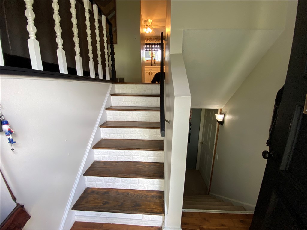 263 Edgett Street Arcadia, NY 14513 - Photo 6 of 26 Main foyer