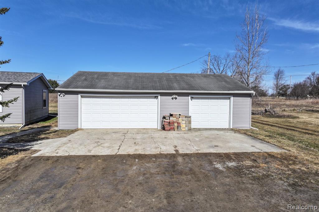 8425 North Bray Road Mount Morris, MI 48458 - Photo 3 of 35
