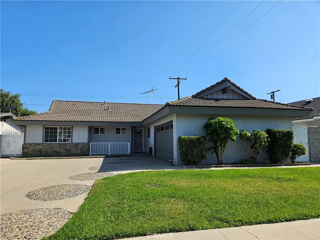 $4,000 | 530 West Parkwood Avenue, La Habra, CA 90631