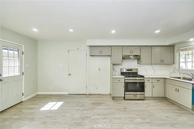 $4,000 | 530 West Parkwood Avenue, La Habra, CA 90631