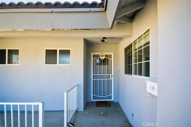 $4,000 | 530 West Parkwood Avenue, La Habra, CA 90631