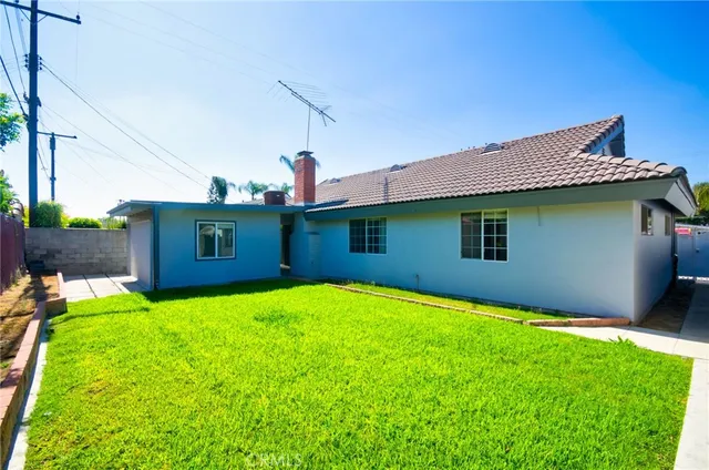 $4,000 | 530 West Parkwood Avenue, La Habra, CA 90631
