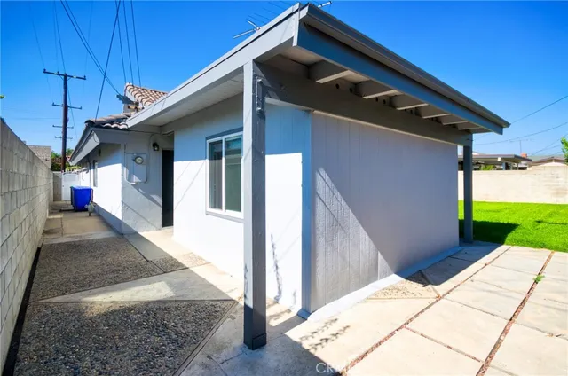 $4,000 | 530 West Parkwood Avenue, La Habra, CA 90631