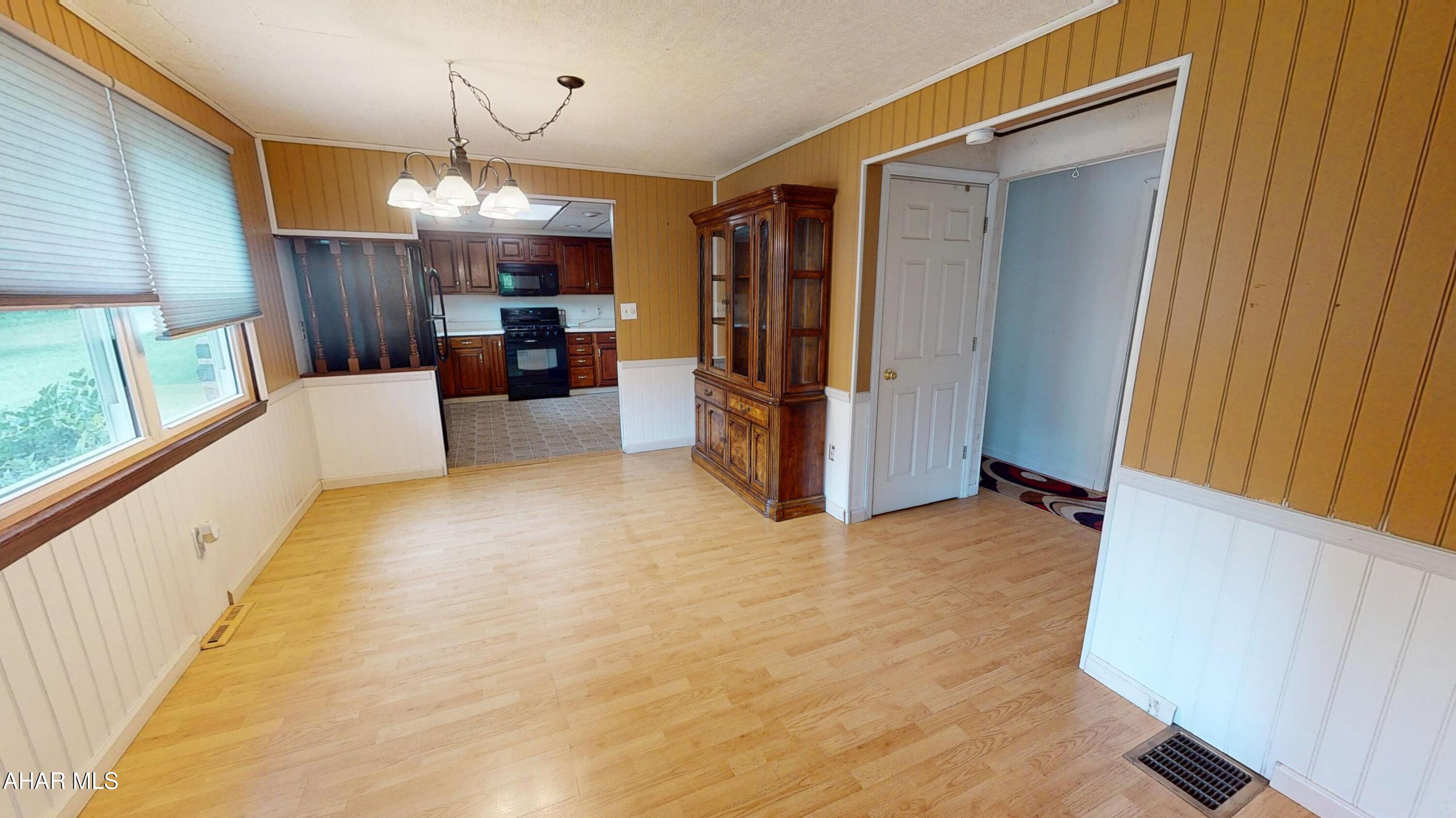 315 Munster Road Portage, PA 15946 - Photo 8 of 36
