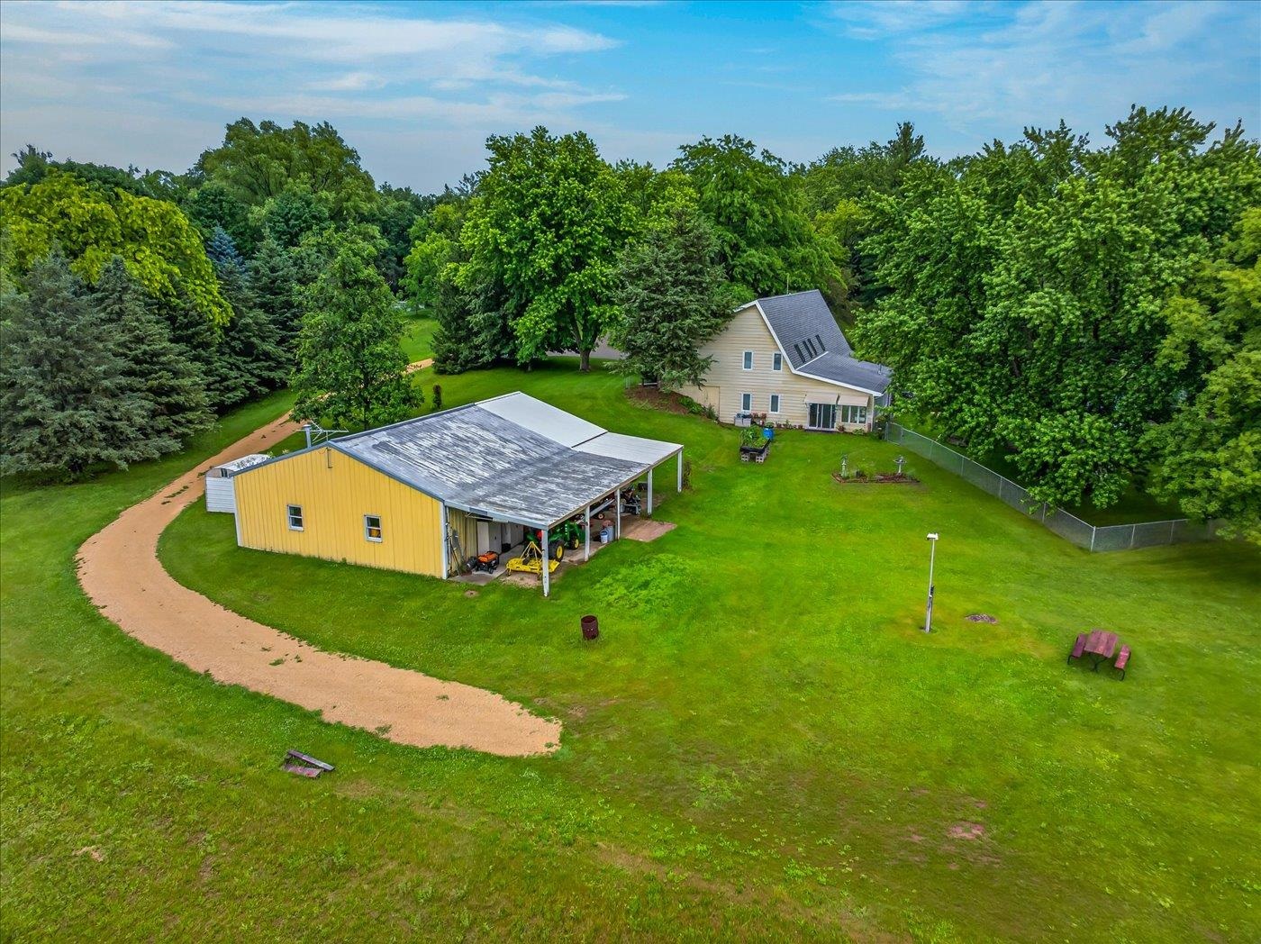 541 Union Brooklyn, WI 53521 - Photo 4 of 90 Gallery Image 4