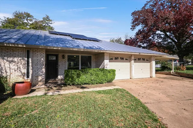 $2,900 | 8206 Emberwood Drive, Austin, TX 78757