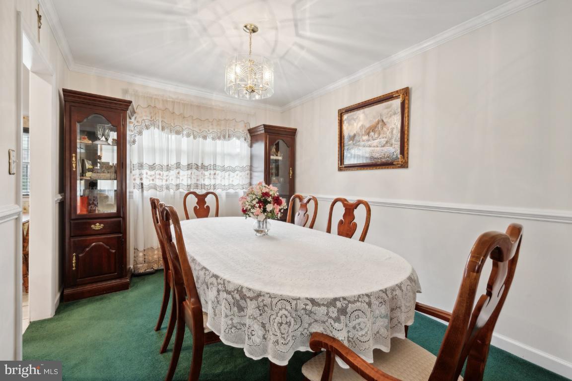 23 Sleepy Hollow Road Stratford, NJ 08084 - Photo 12 of 25 Dining Room with Chair Rail & Crown Molding