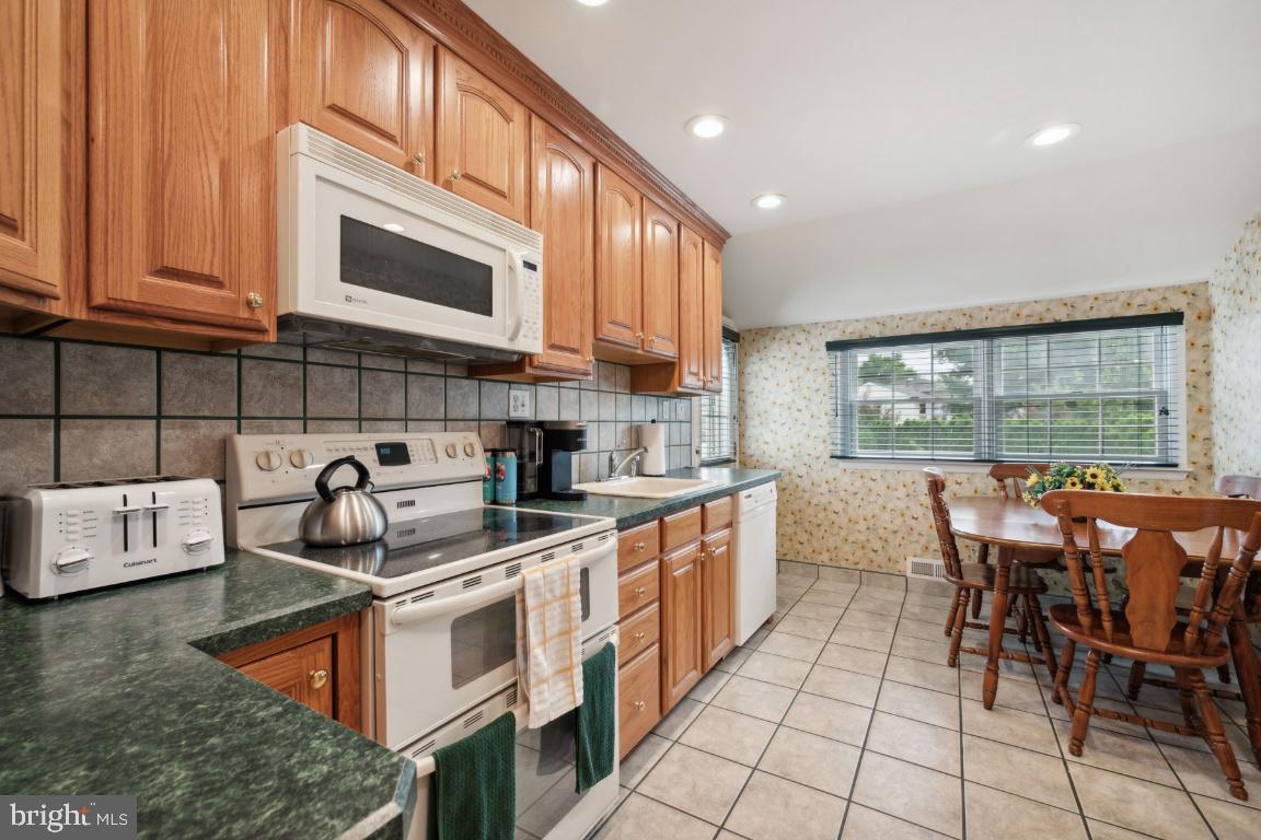 23 Sleepy Hollow Road Stratford, NJ 08084 - Photo 13 of 25 Kitchen with Ceramic Tile Flooring