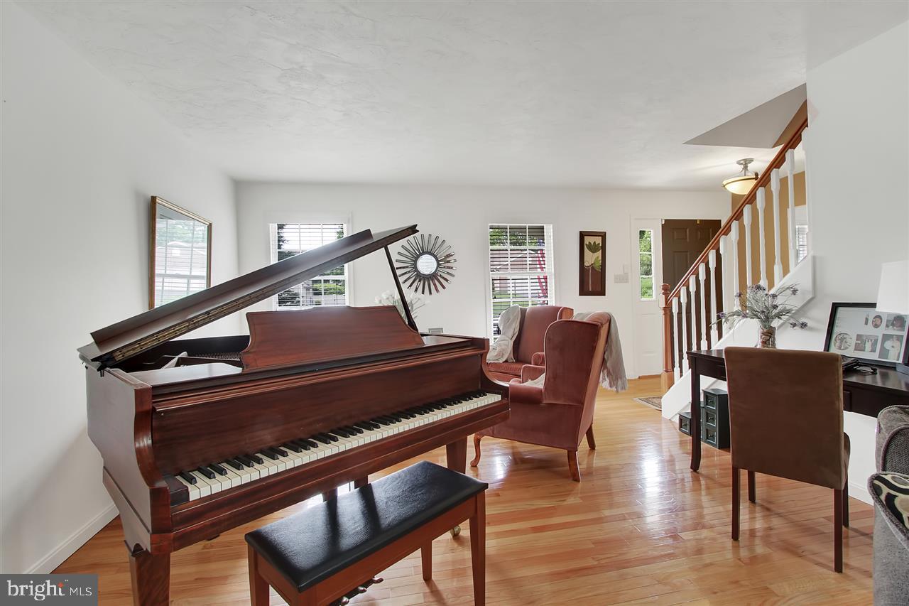 108 Meadow Road York, PA 17406 - Photo 6 of 27 Gallery Image 6
