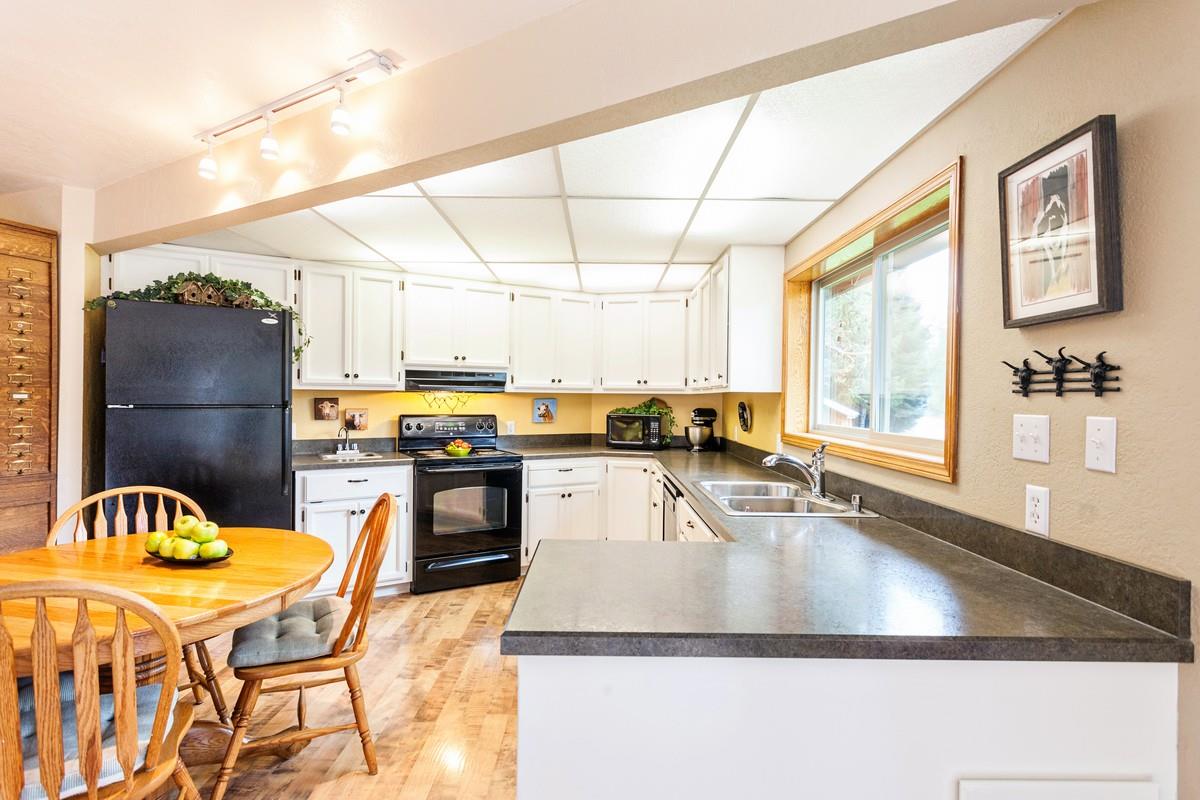 432 Telephone Road East Newport, WA 99156 - Photo 6 of 20