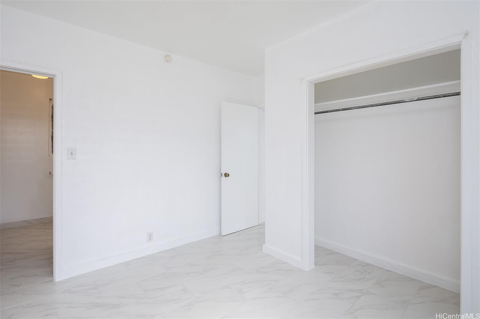 1115 Hassinger Street, Unit C Honolulu, HI 96822 - Photo 8 of 11 a view of small space