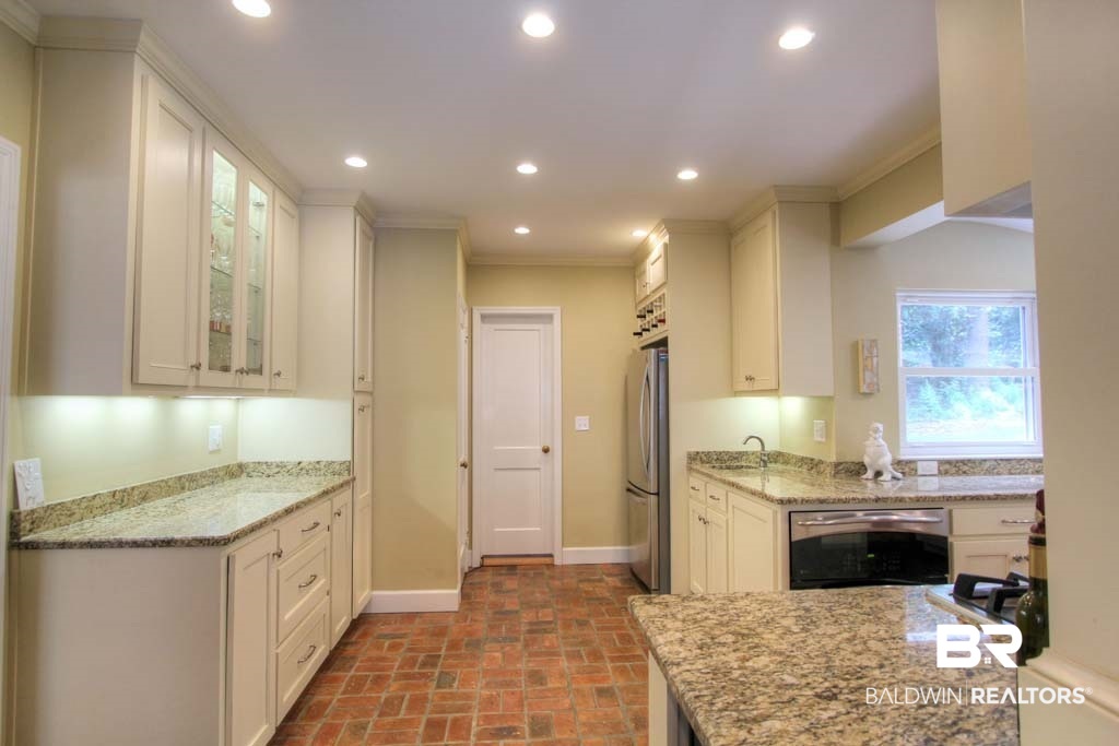 321 Dalewood Drive Mobile, AL 36608 - Photo 7 of 32 Abundance of Granite Counter Space