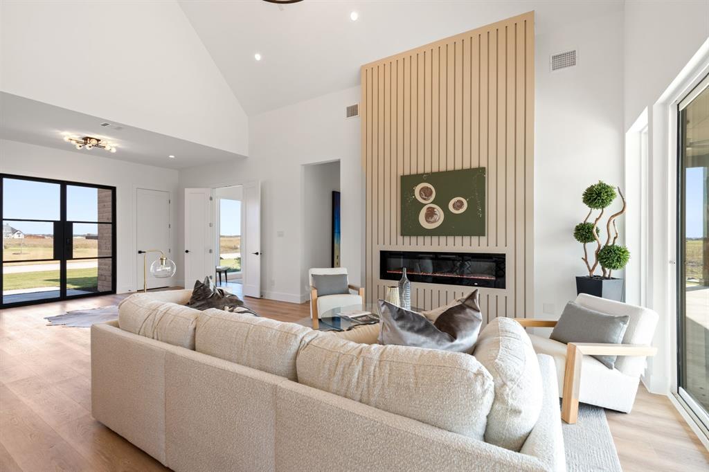 10651 Rye Bread Lane Venus, TX 76084 - Photo 9 of 40