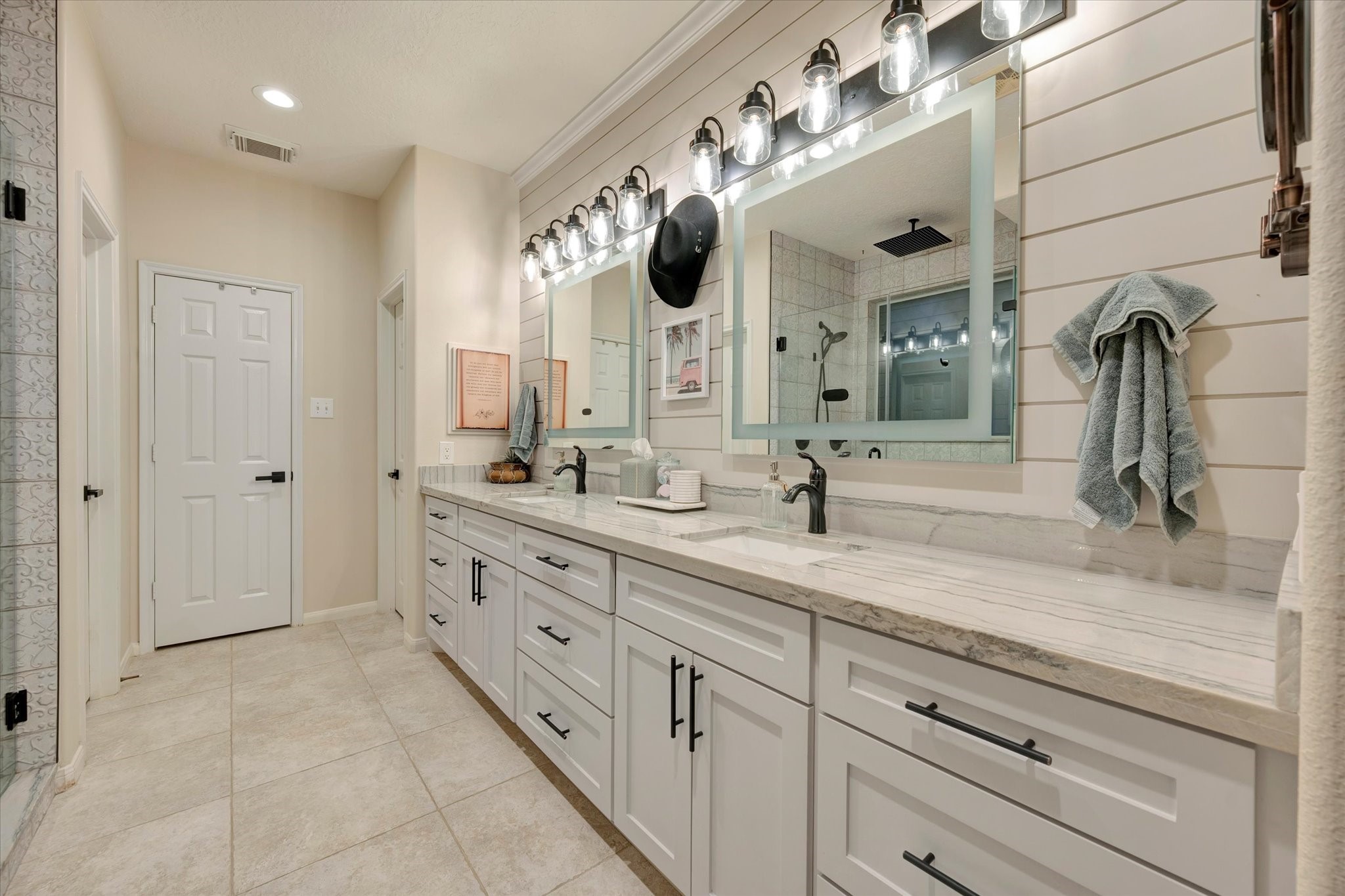 322 Marina Oaks Court Kemah, TX 77565 - Photo 20 of 42 Gallery Image 20