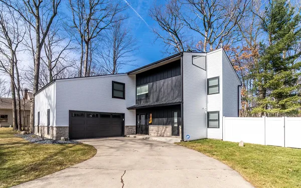 $439,900 | 1319 Pine Mills Court, Fort Wayne, IN 46845