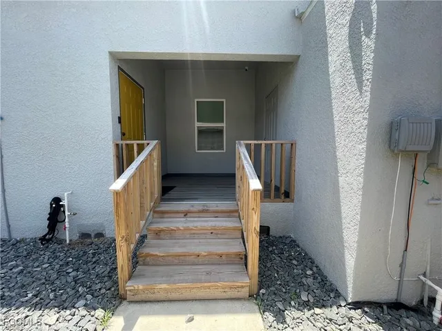 a view of entryway and hall