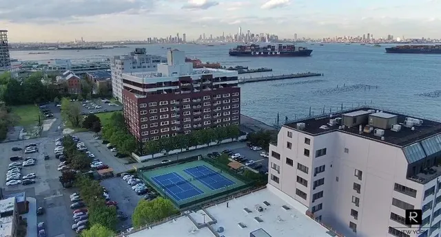 $320,000 | 10 Bay Street Landing, Unit 5B | Tompkinsville