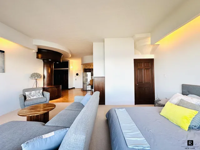 $320,000 | 10 Bay Street Landing, Unit 5B | Tompkinsville