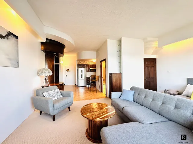 $320,000 | 10 Bay Street Landing, Unit 5B | Tompkinsville