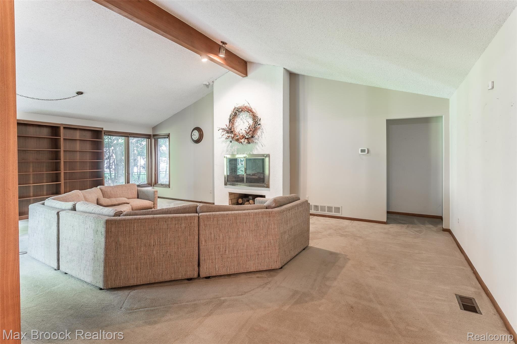 32420 Romsey Road Franklin, MI 48025 - Photo 13 of 20 Vaulted Living Room