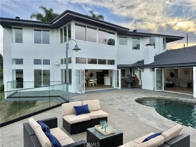 $2,499,900 | 716 Avenida Columbo, San Clemente, CA 92672