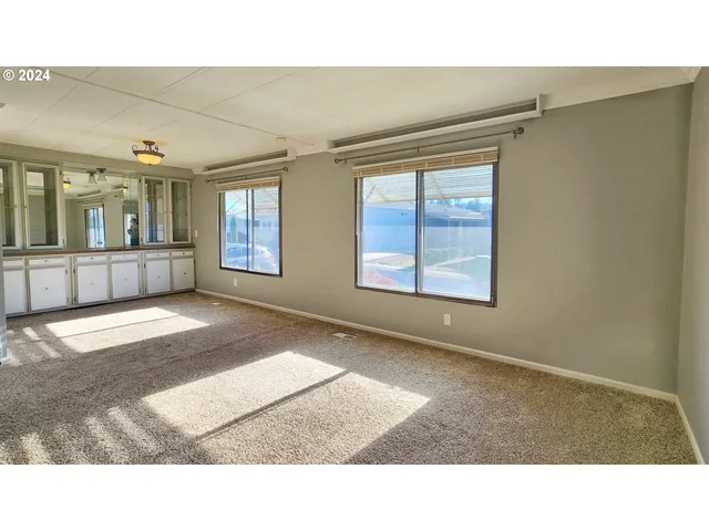 a black and white photo of a living room