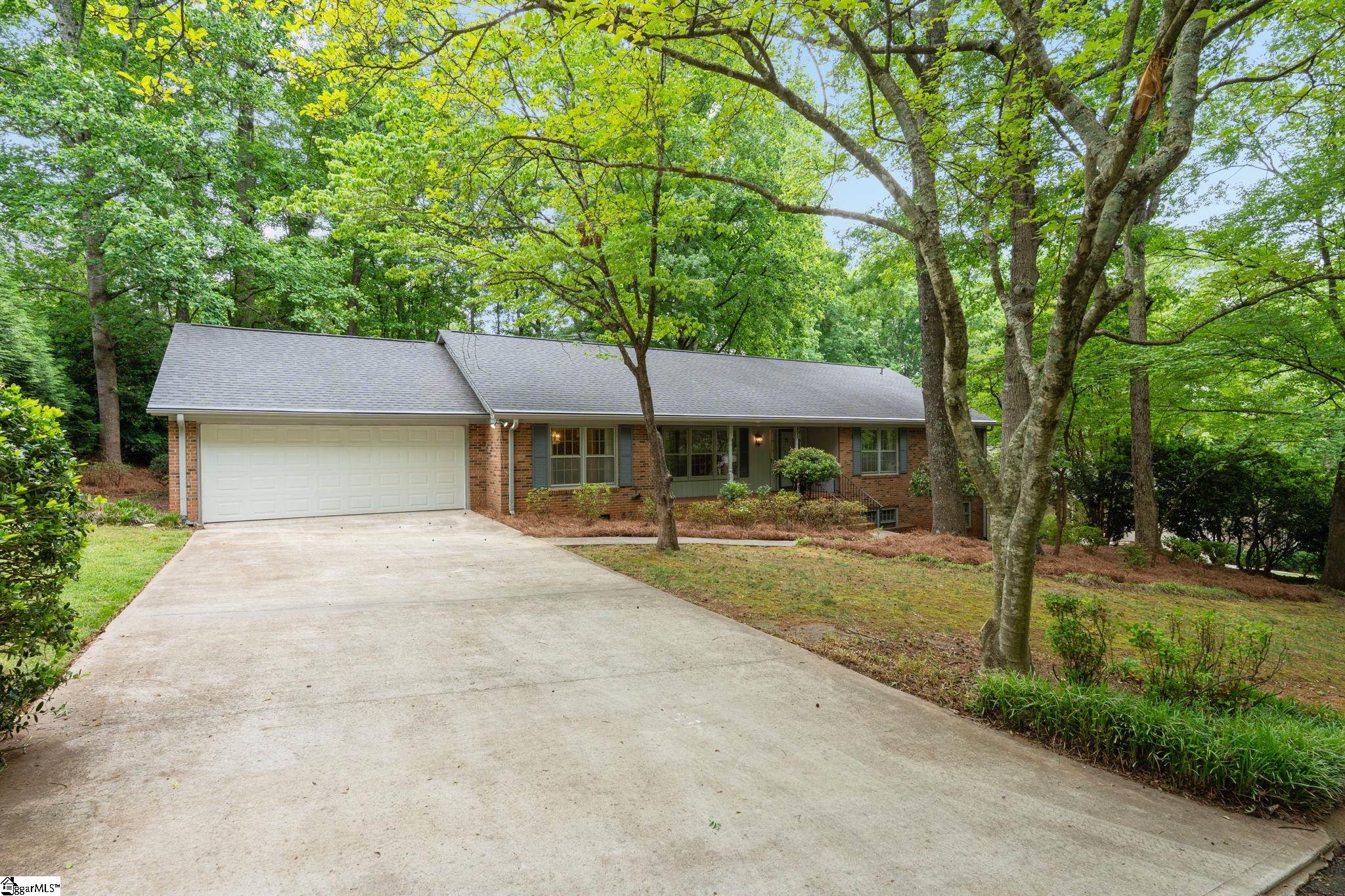 205 Oak Ridge Court Greer, SC 29650 - Photo 3 of 35
