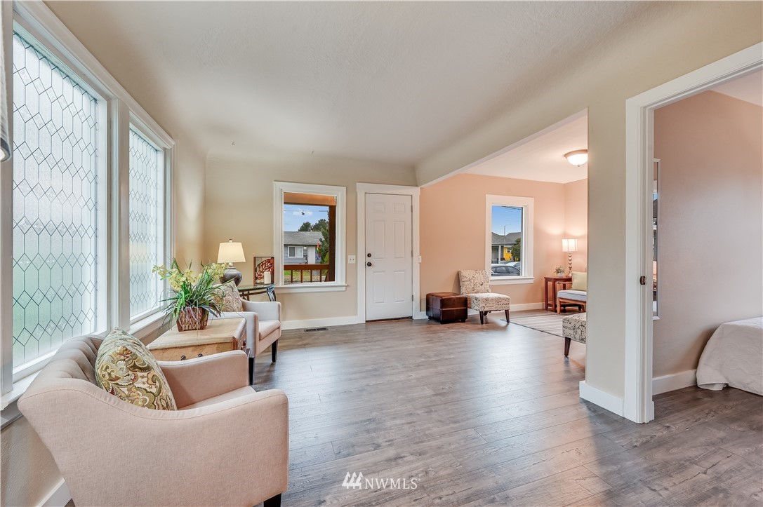 226 Meadow Avenue North Renton, WA 98057 - Photo 8 of 35 Gallery Image 8