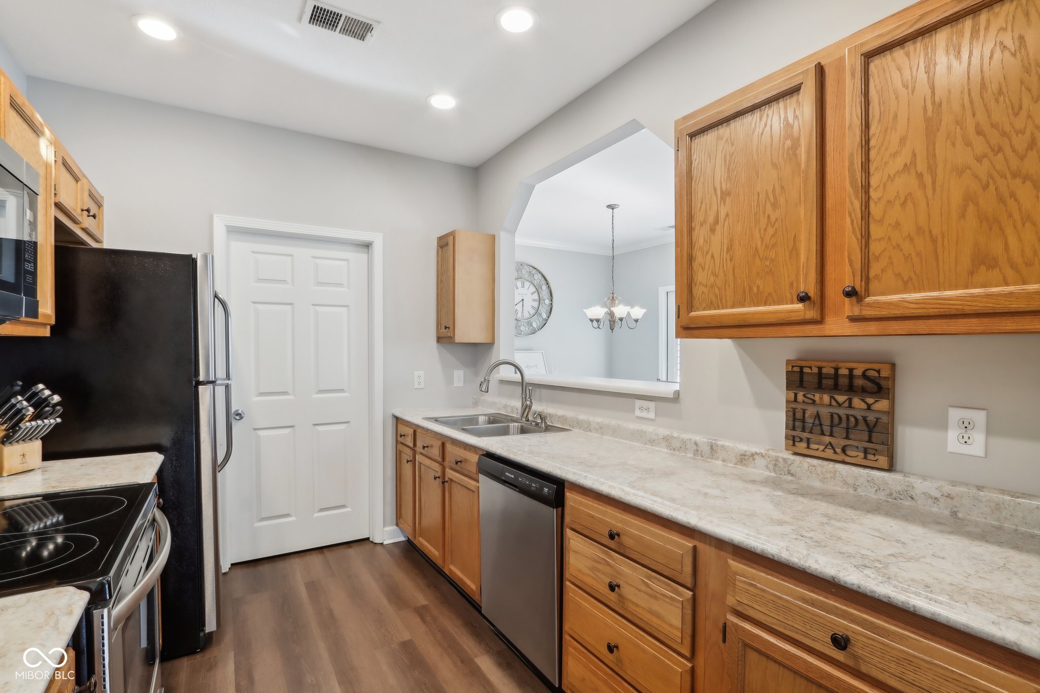 1104 Falcon Ridge Carmel, IN 46280 - Photo 16 of 47 Gallery Image 16